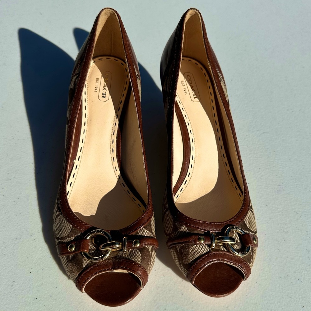 Authentic Coach Stella Khaki Brown Signature
Jacquard Canvas Peep Toe Wedge Heel